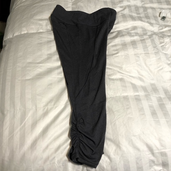 Calie, by Carrie Underwood Crop Legging. - Picture 1 of 5